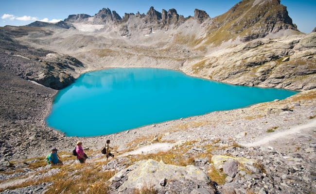 Pizol 5 Seen Wanderung con lago azul y montañas