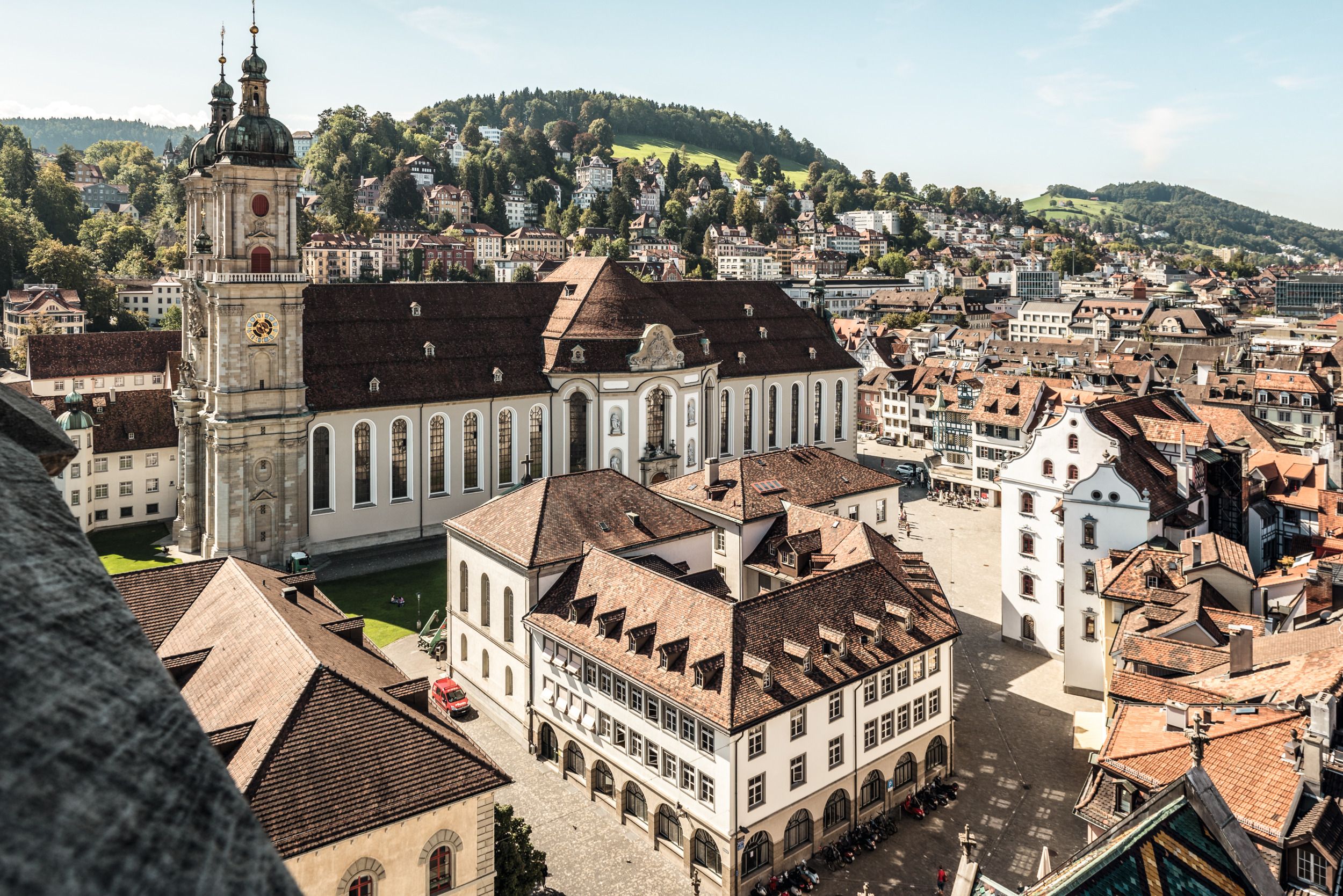 St. Gallen Cathedral: magnificent historical building in the heart of the city, ideal for culture and history.