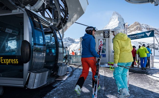 Mountain railroad skiing (Photo: Zermatt Tourism Pascal Gertschen )