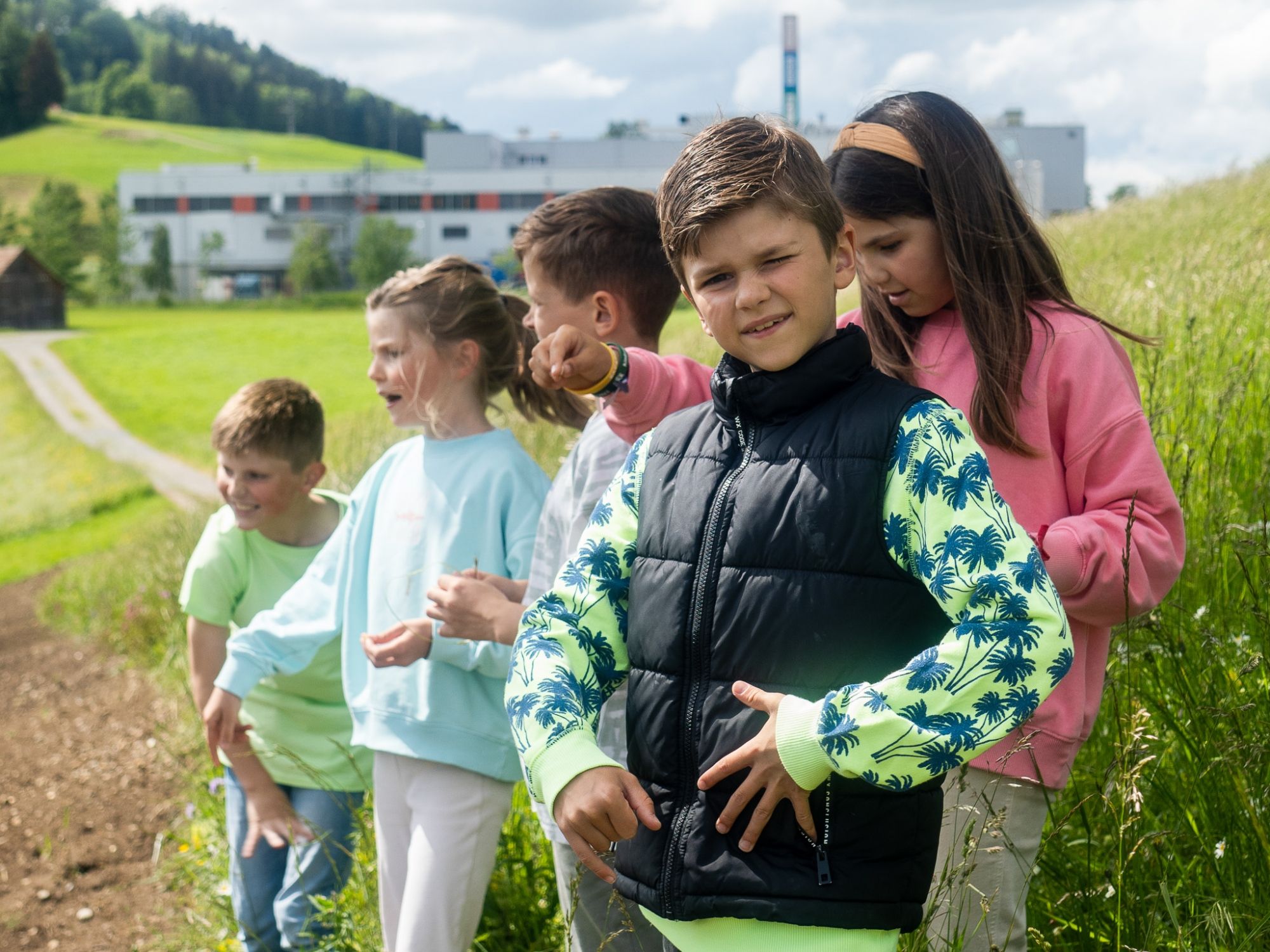 Chocolarium Flawil : Enfants dans la nature, jeu et plaisir lors d'une excursion en plein air.
