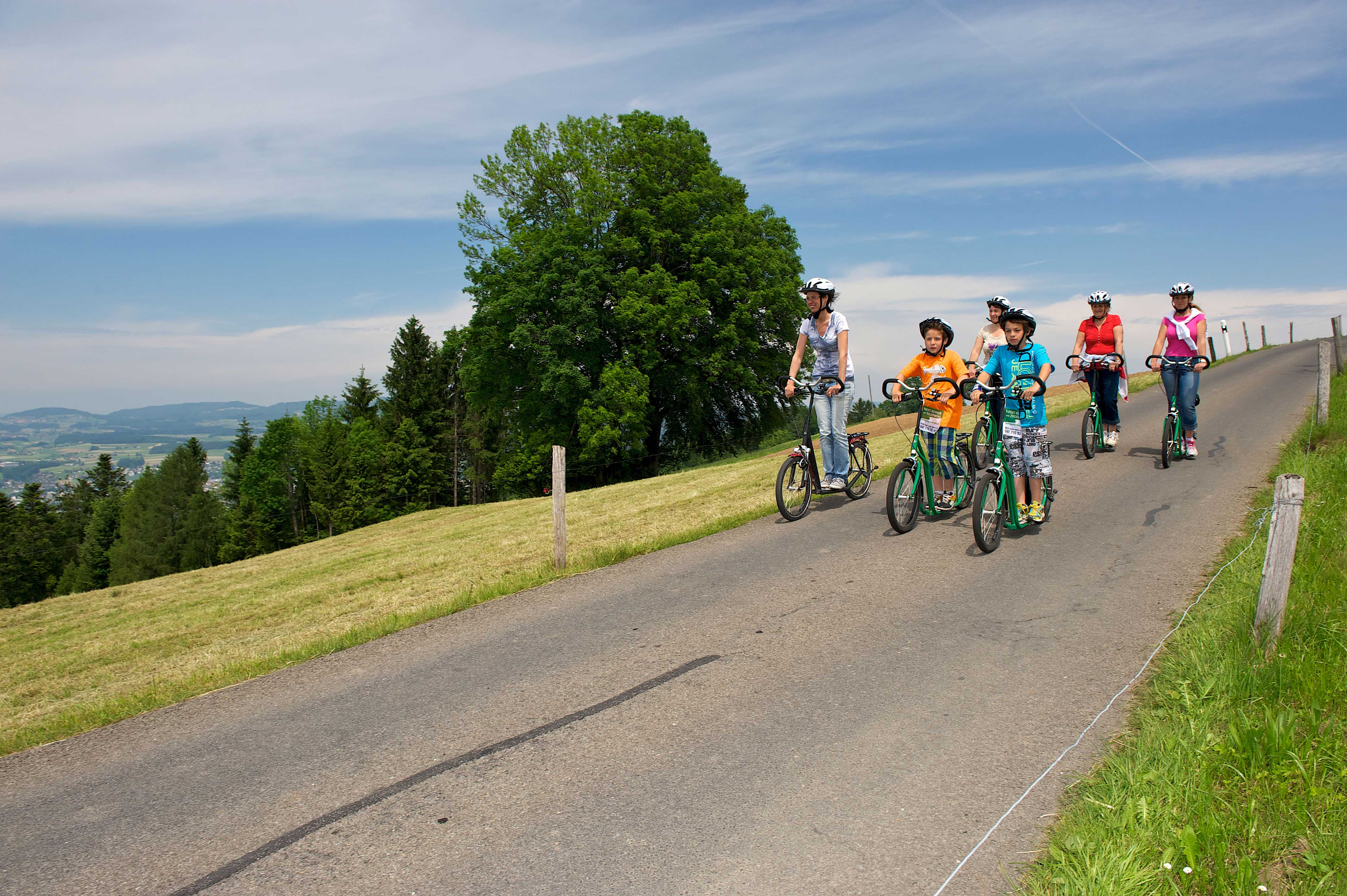 在祖格山的滑板车与团体旅行的路线