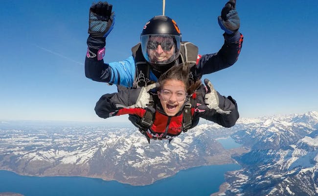 ... l'adrénaline monte à l'infini (photo : Skydive Switzerland)