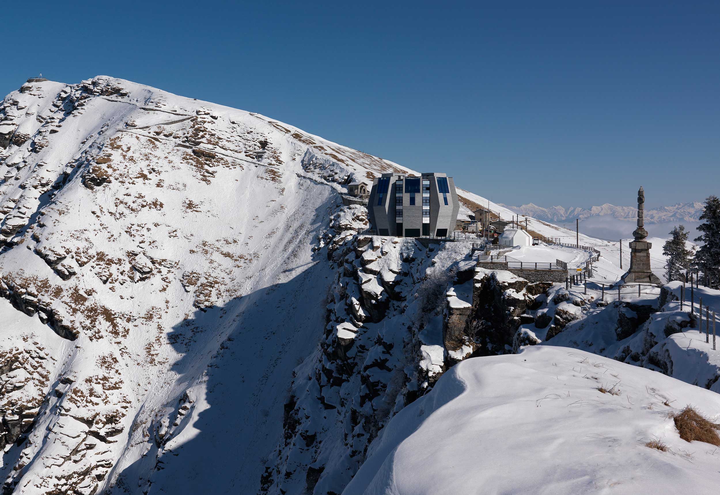 蒙特热诺索的雪山和观景平台