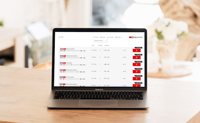 Swiss Travel Pass mit Onlinebuchung auf Laptop