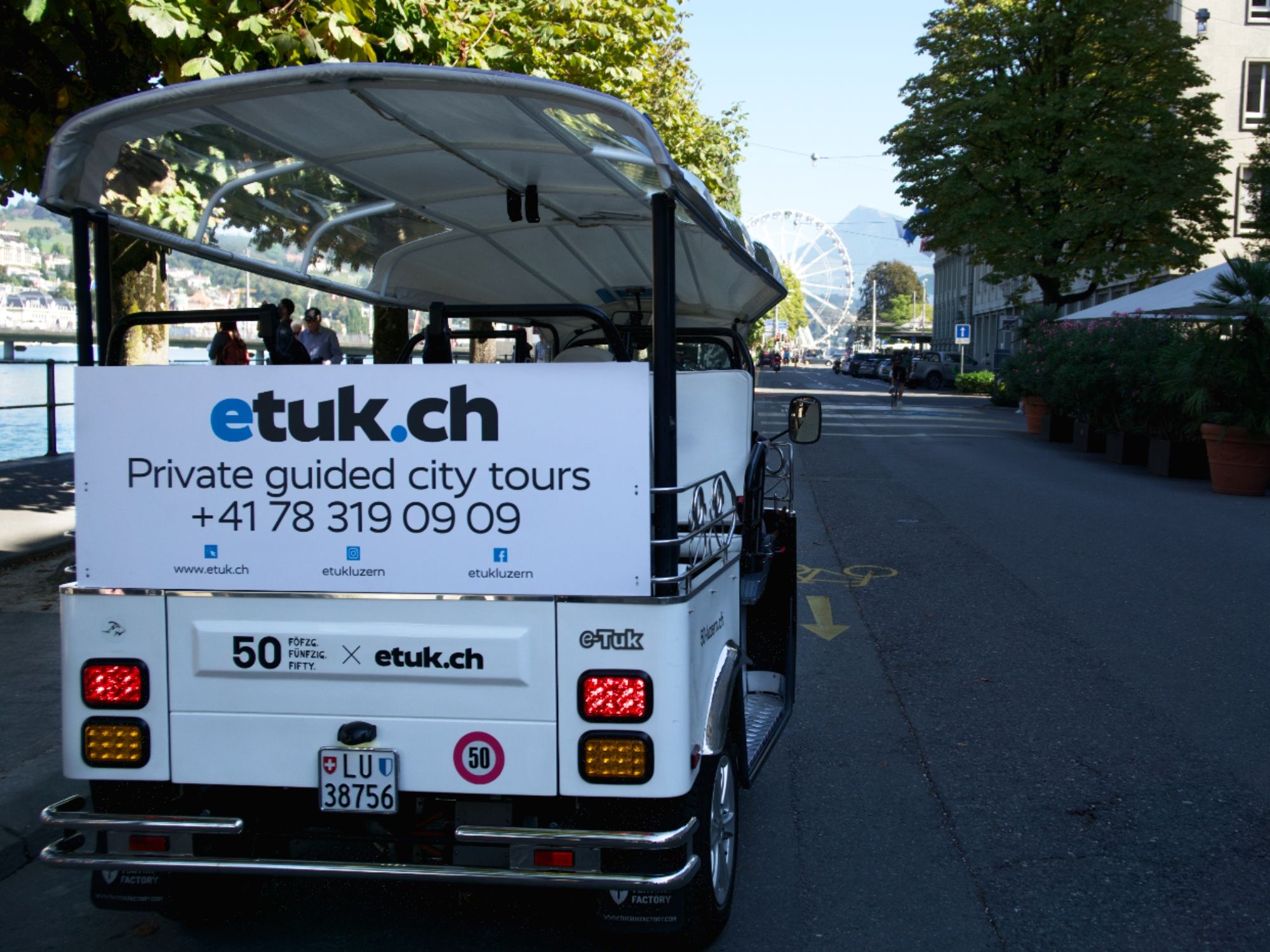 Tuk Tuk en Bahnhofstrasse en Lucerna para recorridos por la ciudad, ideal para grupos y niños.