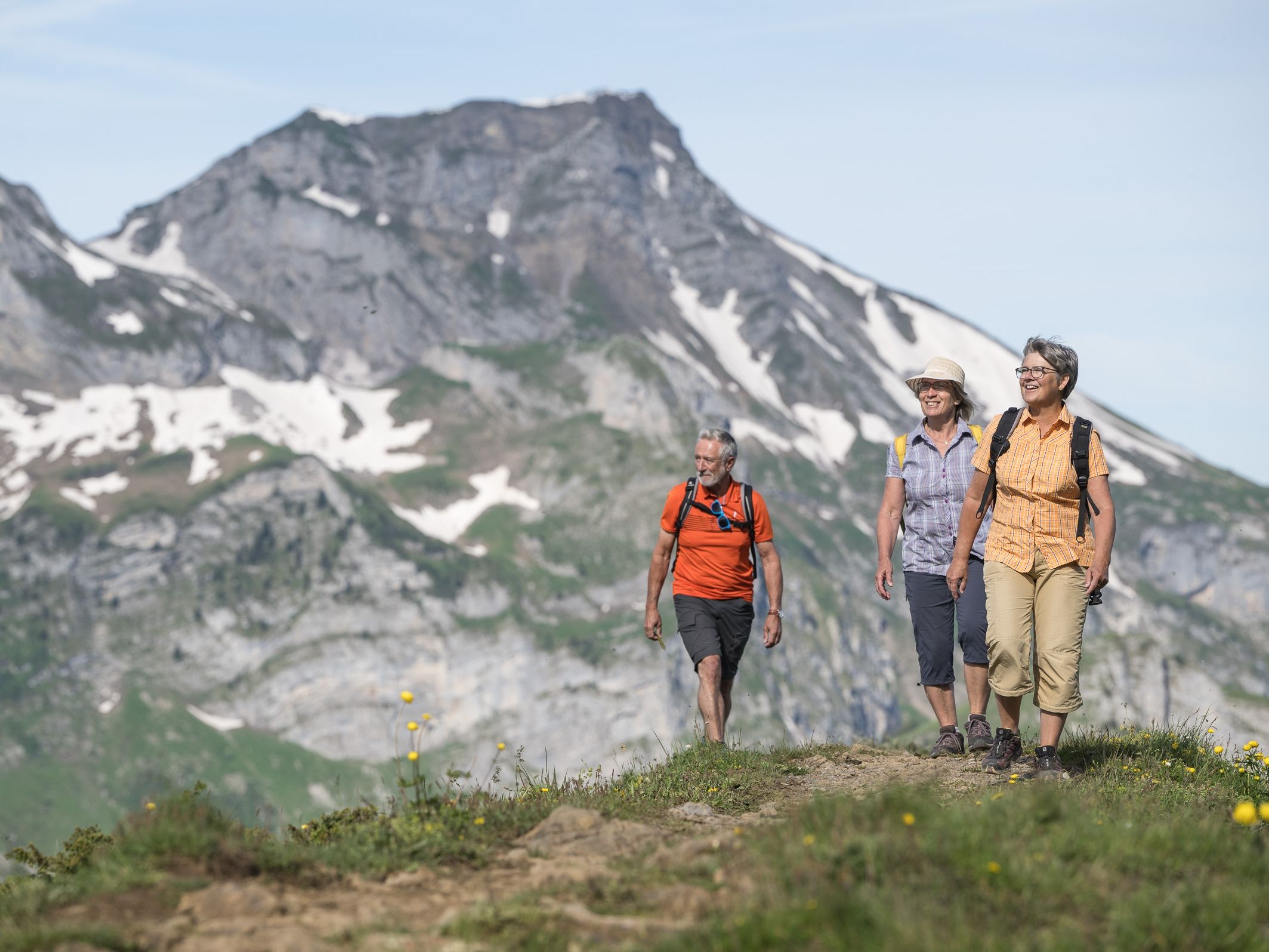 Wanderticket Brunni: Droomachtige wandeling in de bergen met uitzicht op de natuur en de groep. Natuur, groepen, bergen.