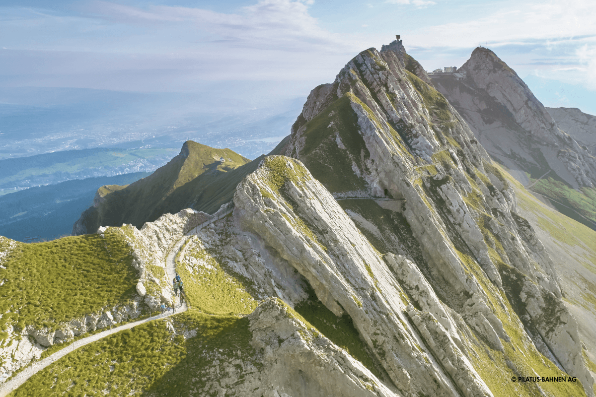 Pilatus: imponerande bergslandskap med vandringsleder och fritidsaktiviteter på sommaren.