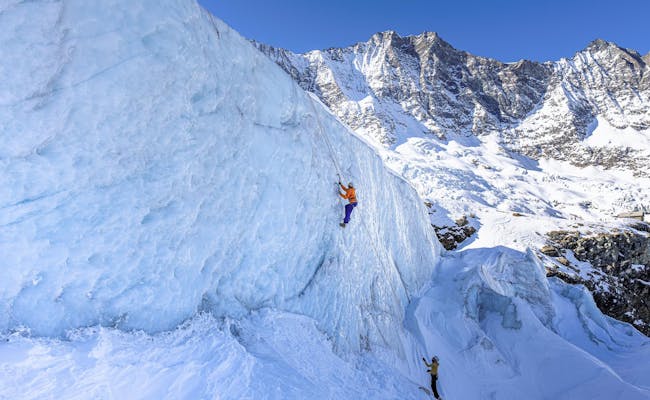 Eisklettern Gletscher - Saas-Fee (Foto: ©SaastalTourismusAG-Tom Malecha)