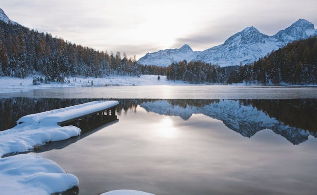 Le lac de Staz en hiver (photo : Switzerland Tourism Christof Sonderegger)