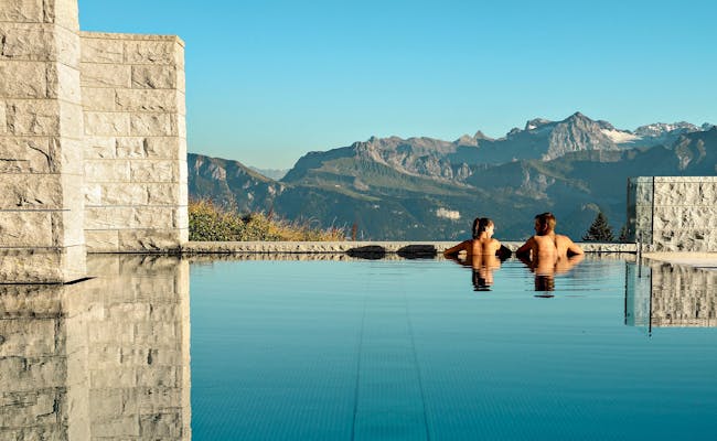 Kaltbad Wellness di Rigi dengan pemandangan pegunungan dan tamu yang rileks