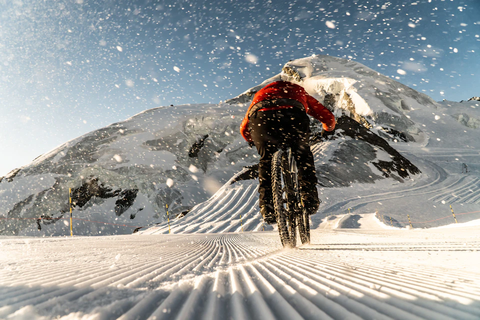 Saas-Fee Glacier Bike Downhill Gletscher Massenstart