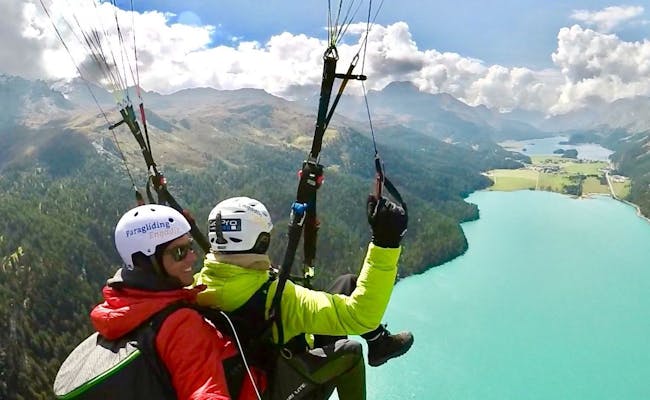 Paragliding Engadin in summer (Photo: Engadin Tourism)