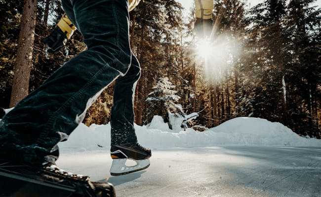 Pattinare su una pista di ghiaccio naturale (Foto: Svizzera Turismo Silvano Zeiter)