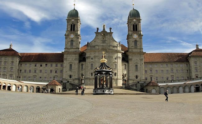 Monastero con piazza a Einsiedeln (Foto: MySwitzerland)