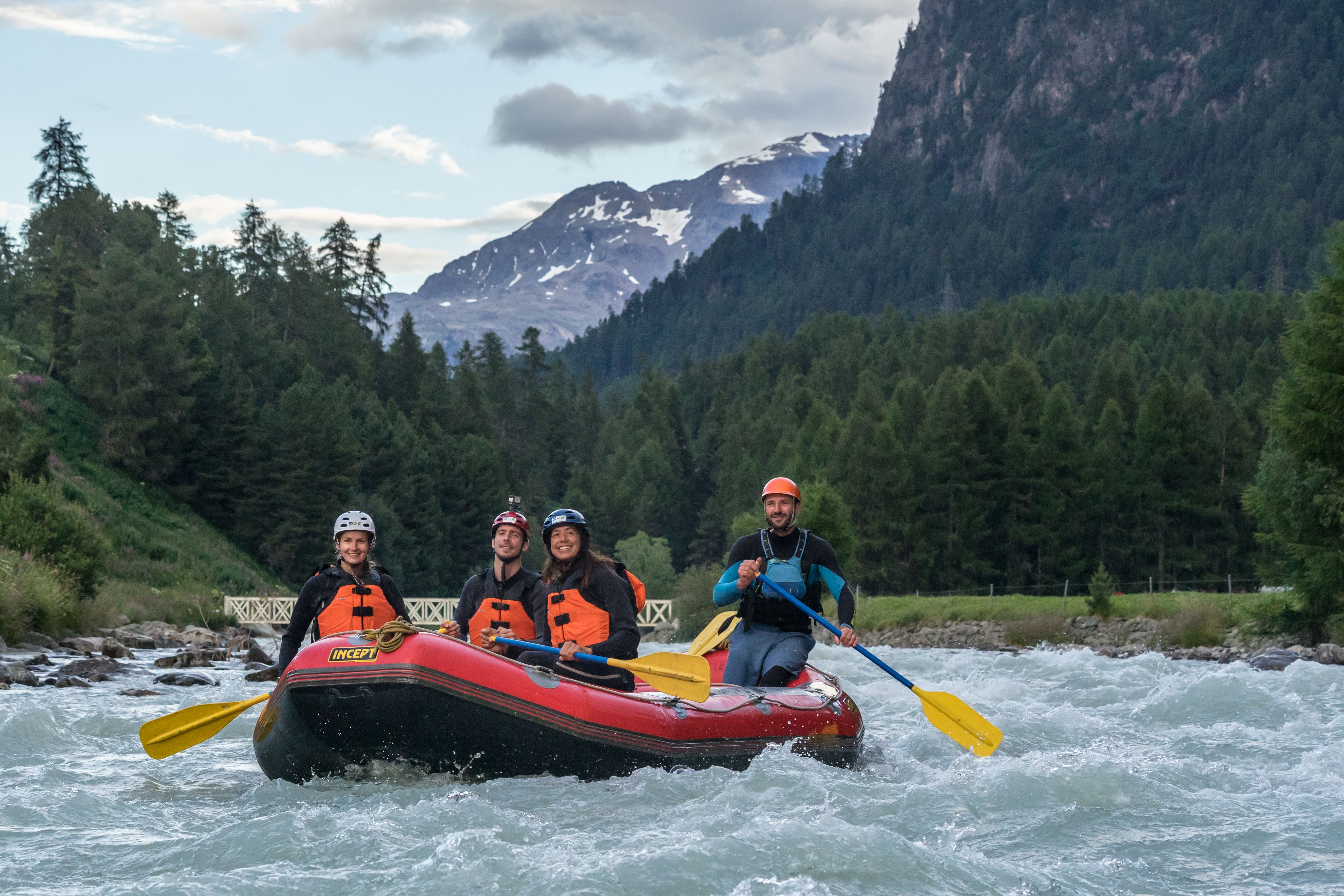Rafting in der Schweiz - Die 9 besten Flüsse für 2025
