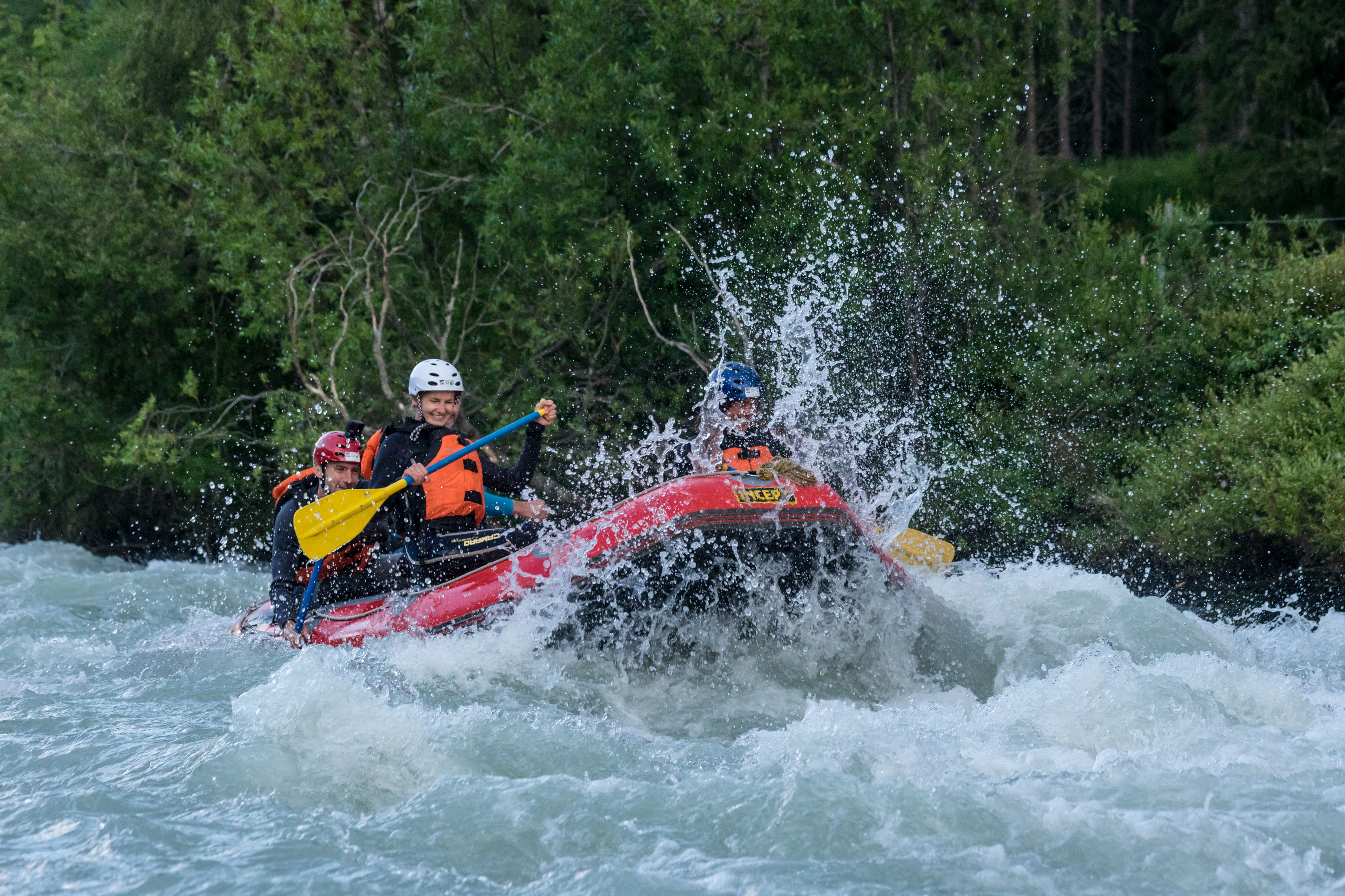 مغامرة rafting في Giarsun Engadin مع مياه منعشة في الطبيعة
