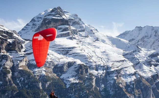 Gleitschirm fliegen Paragliding  (Foto Jungfrau Region Wengen Tourismus)