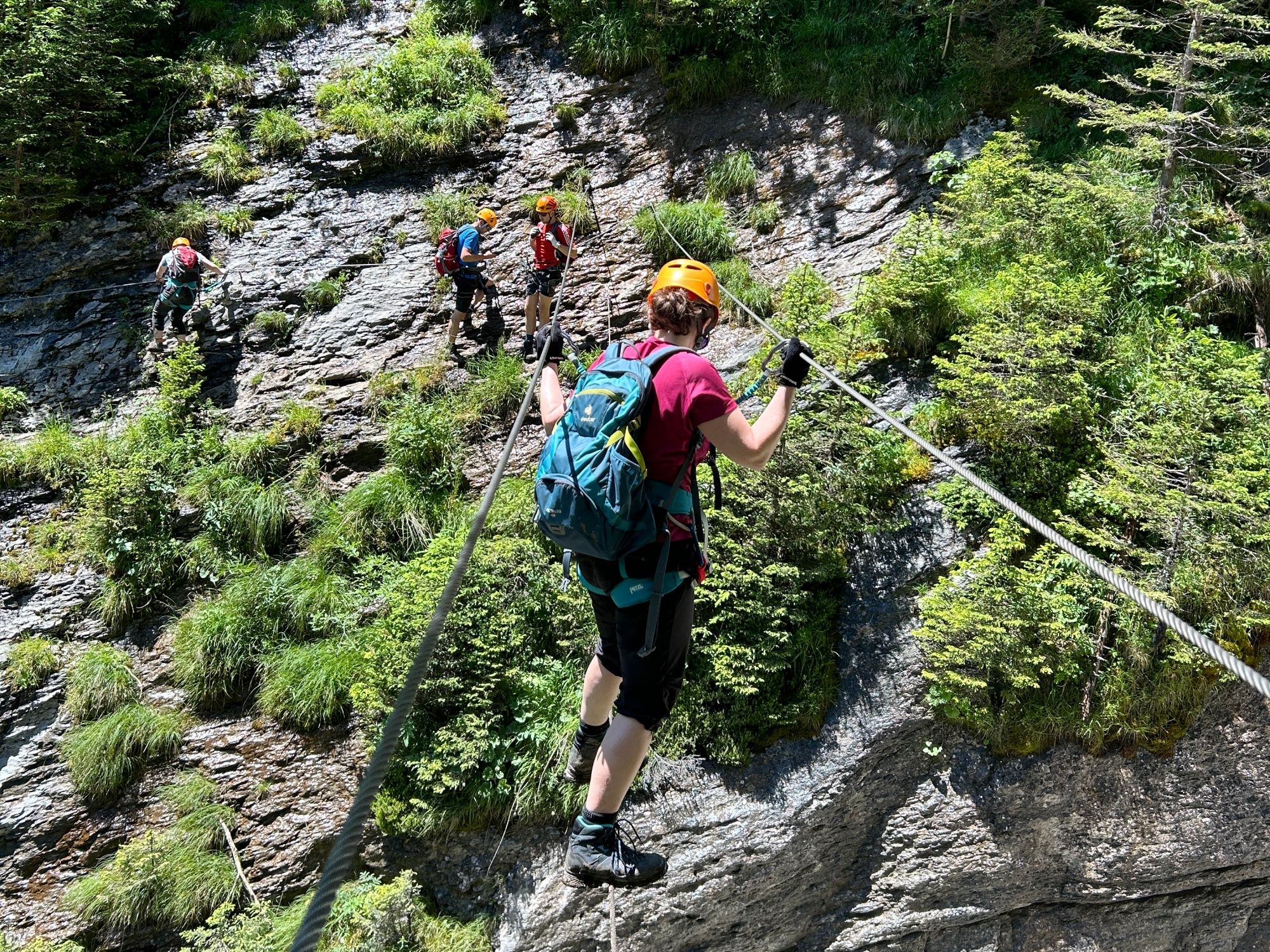 Via ferrata Mürren : découvre une aventure d'escalade passionnante dans la nature avec des amis dans les Alpes.