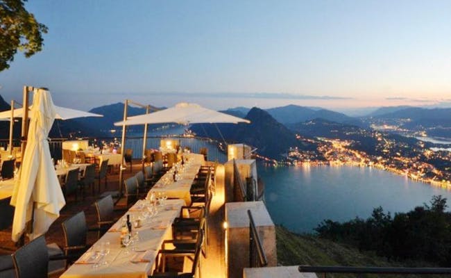 Restauracja Vetta na Monte Brè z widokiem na jezioro i miasto