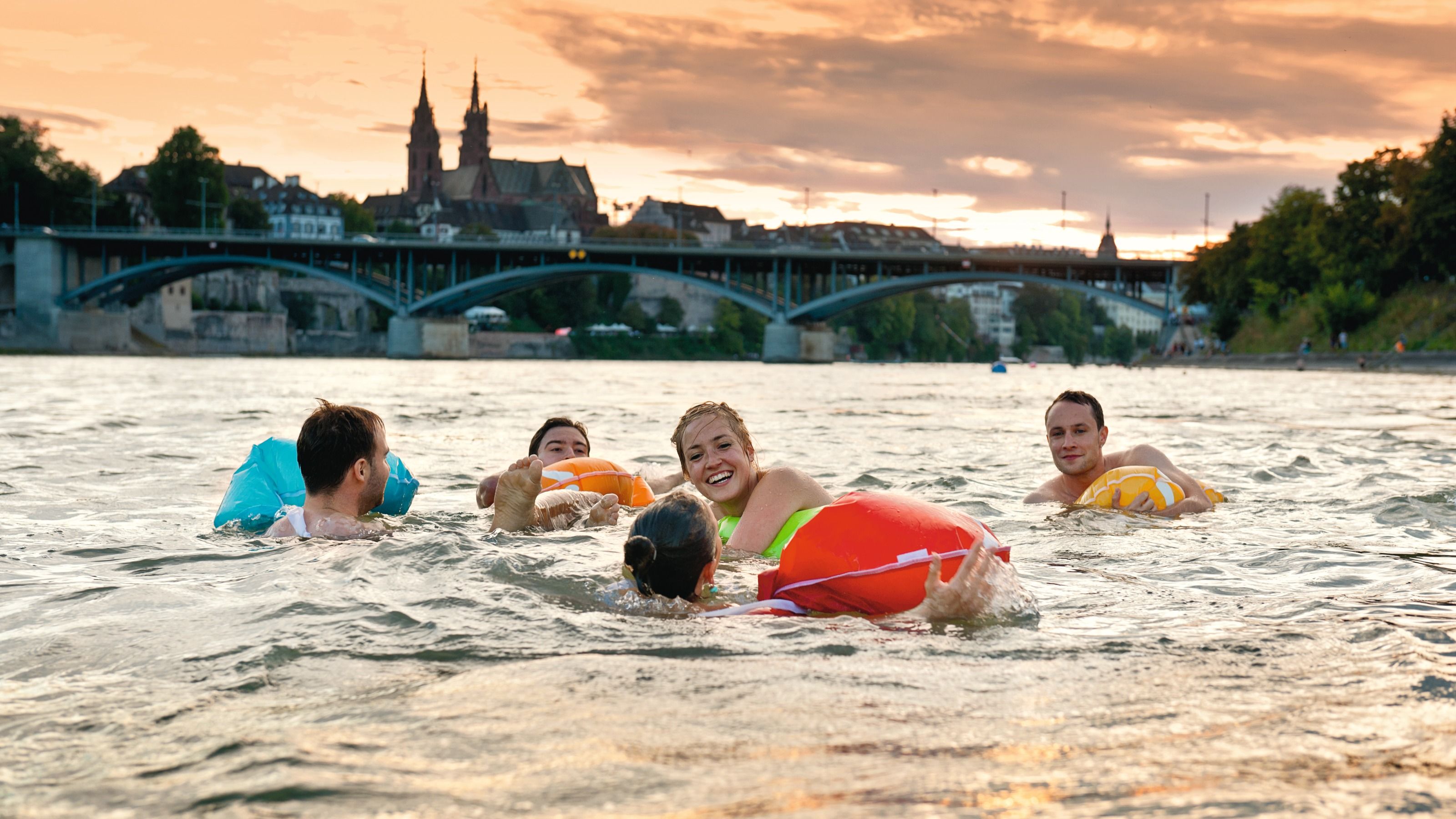 Swimming in the Rhine in Basel, relaxing swimmers in the Rhine, great summer days by the water.