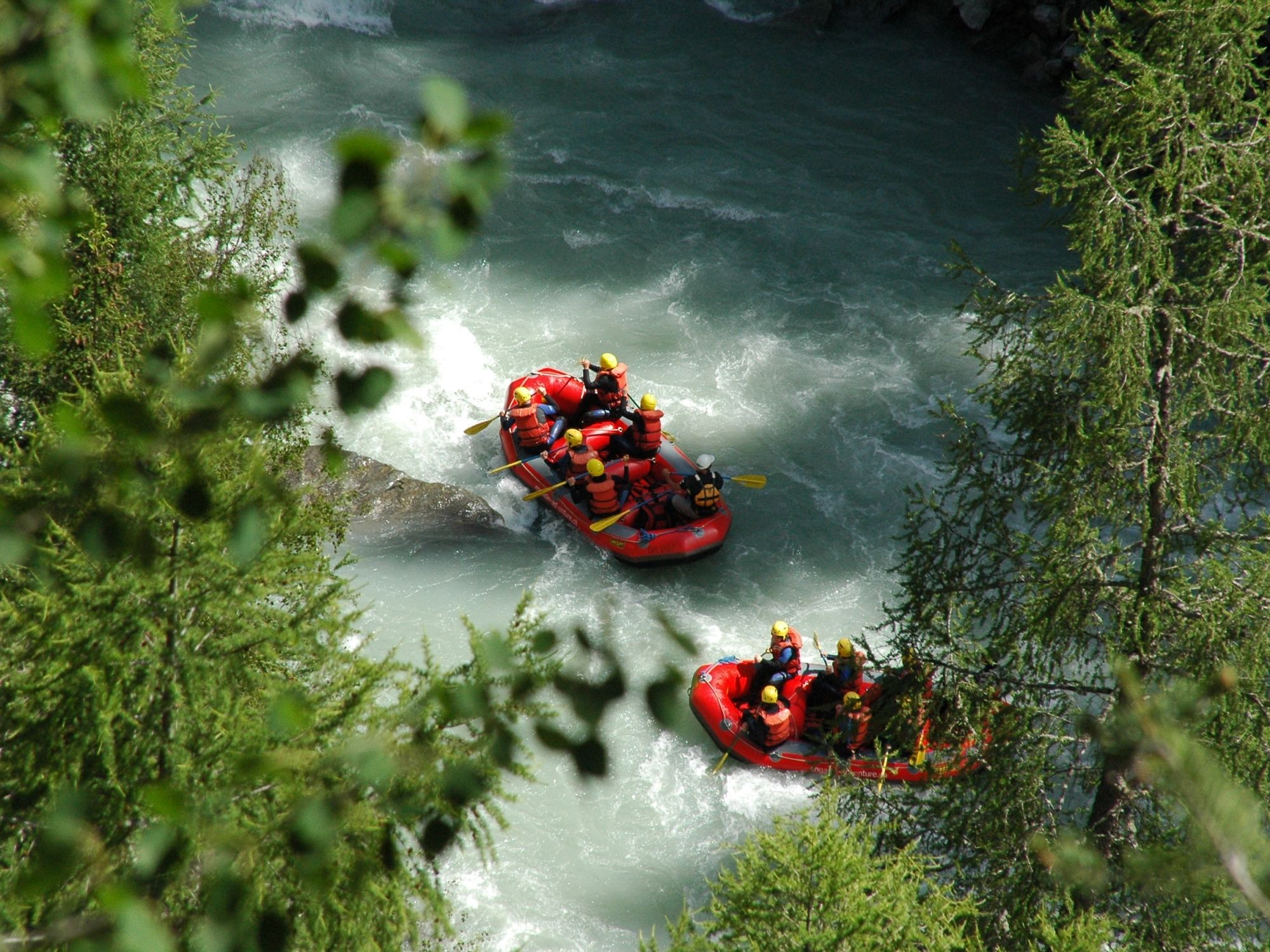 Rafting di Jeram Scuoler: alami pengembaraan di Inn dengan keadaan musim panas yang sempurna.