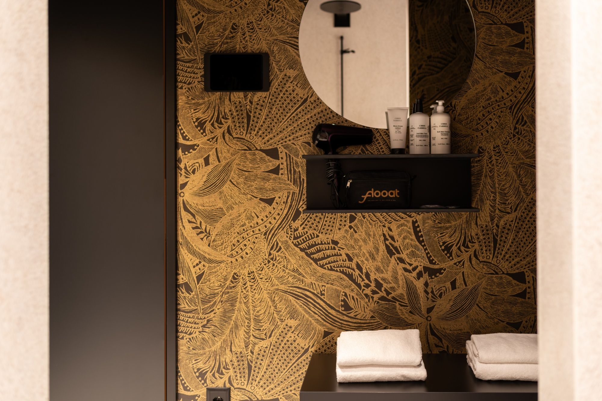 फ्लूऐट: ज्यूरिख में पानी पर सुखद शेषन से अनुभव करें वेलनेस-एलिमेंट्स के साथ।