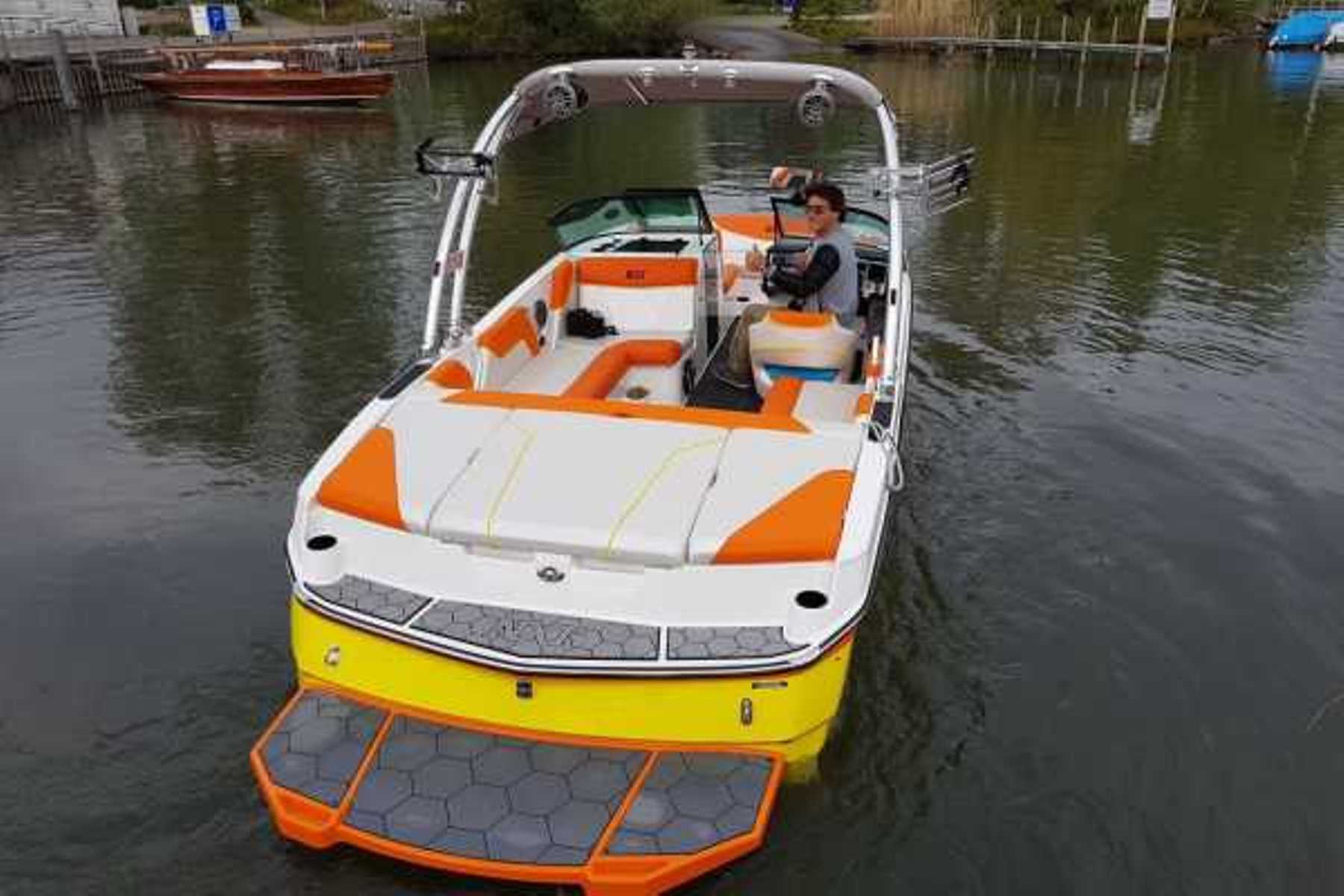 Wakeboard Tour Zürichsee halber oder ganzer Tag Swiss Activities