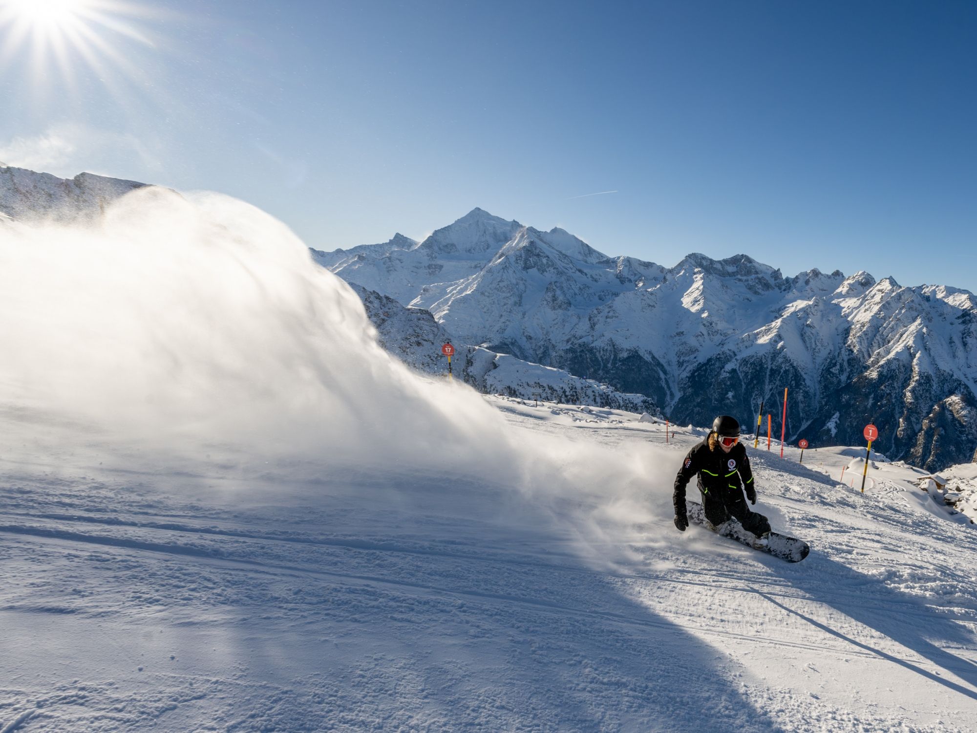 Μαθήματα σε σνόουμπορντ: Ομαδικά μαθήματα το χειμώνα στα βουνά με χιόνι και τεχνική οδήγησης.