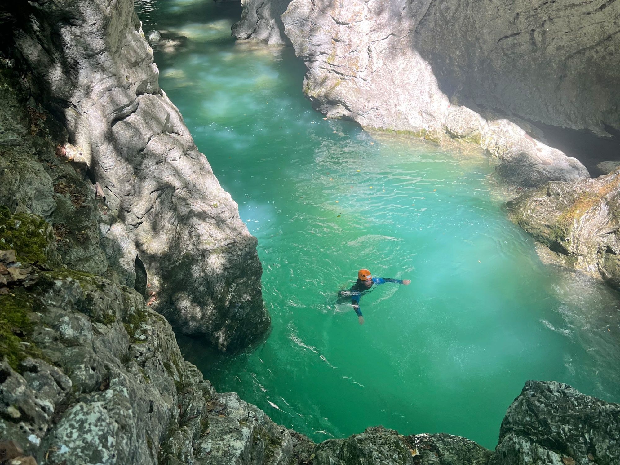 Canoying: svøm i det klare vand i en imponerende kløft midt i naturen.