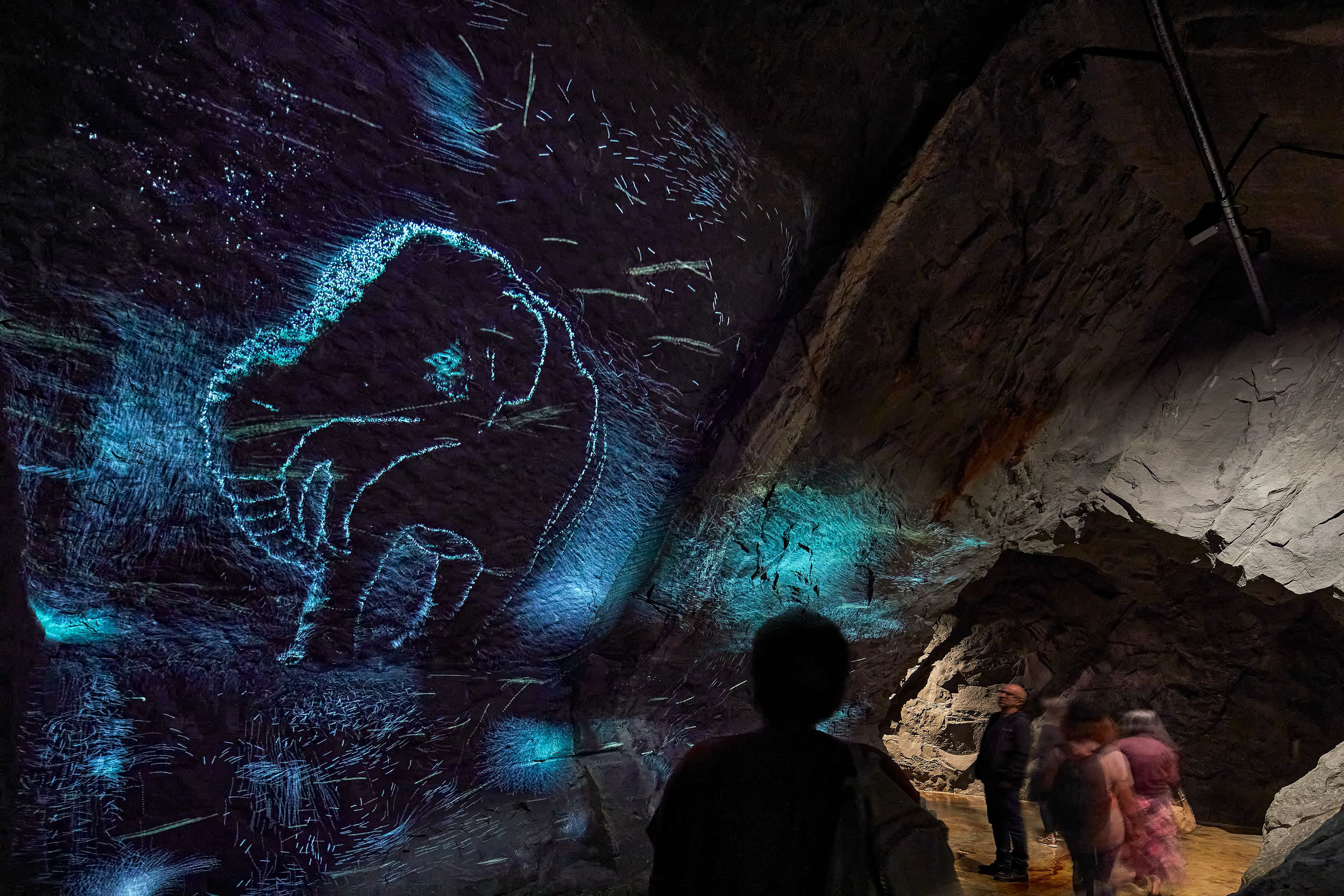 Dunia Batu: Lawati projek seni batu yang menakjubkan bersama pengunjung dan alami suasana ajaib.