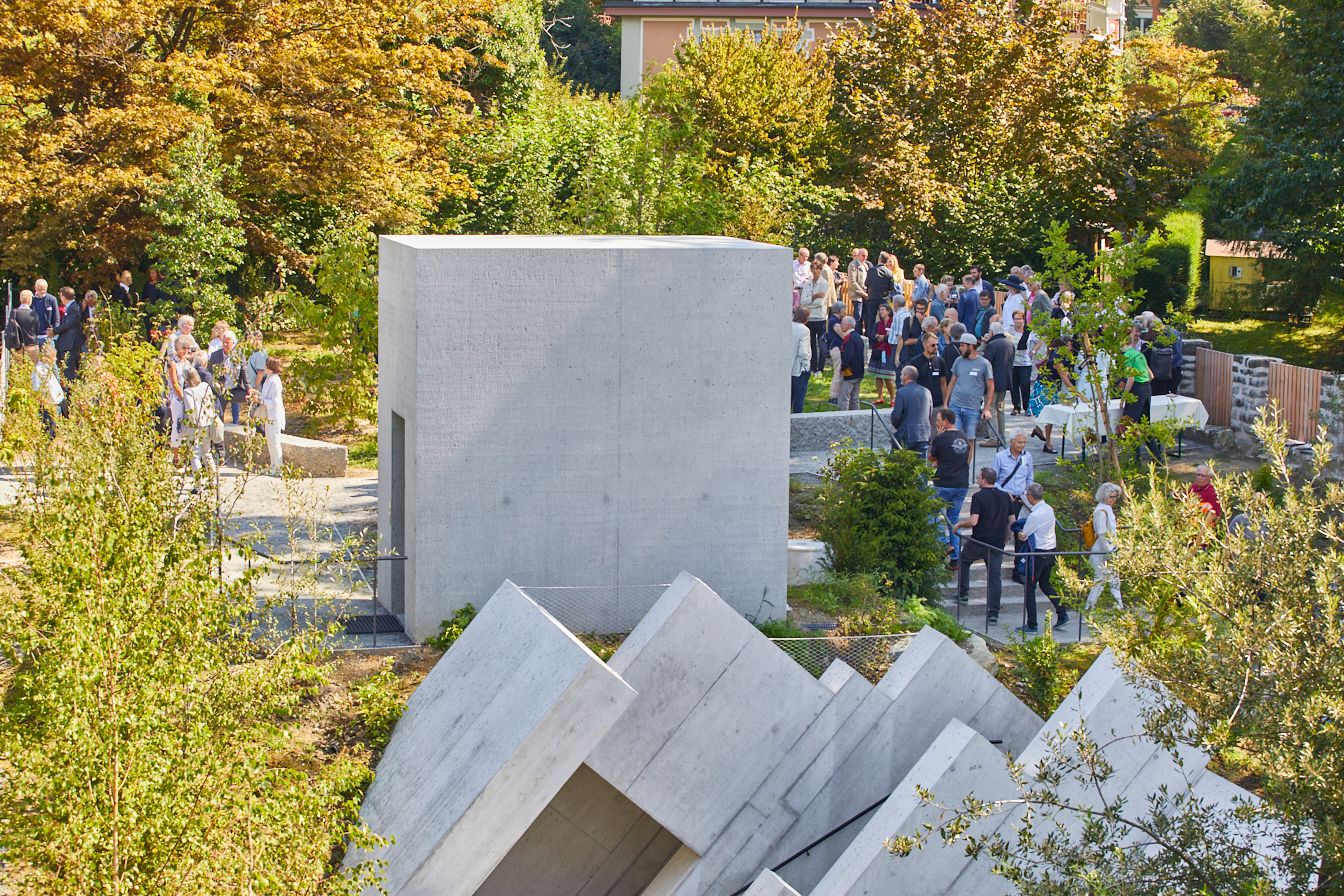 Gletschergarten: Lawatan ke tapak peringatan dengan ramai orang di sekitar kawasan hijau.