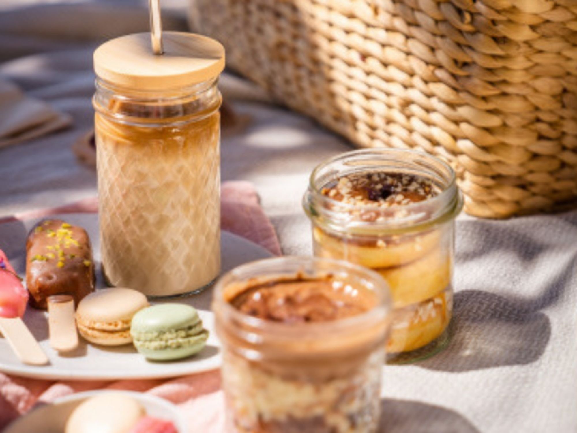 Piquenique: Delícias saborosas no piquenique em família na Seebodenalp no verão.