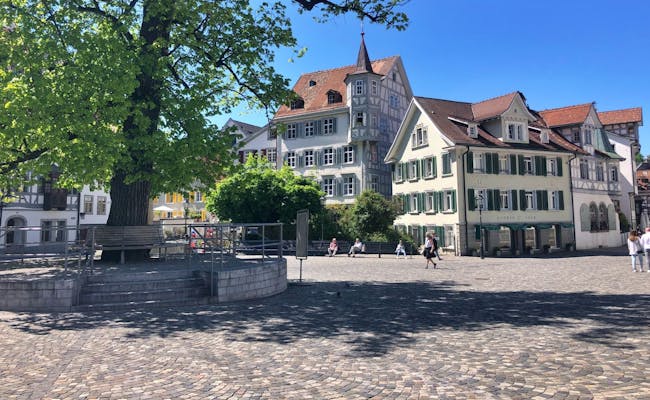 Piața Gallus din St. Gallen, un loc pitoresc cu farmec istoric și atmosferă plăcută.