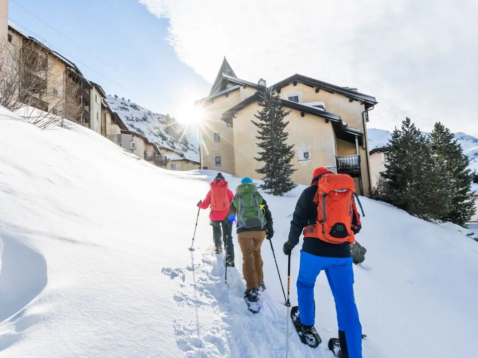 Schneeschuhlaufen im Engadin