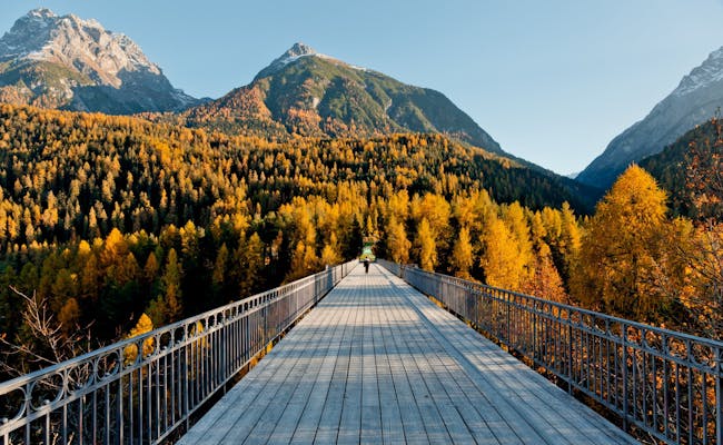 Scuol en automne (photo : Suisse Tourisme, Jan Geerk)