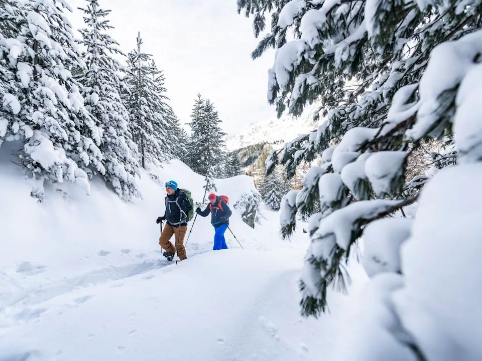 Schneeschuhlaufen im Engadin