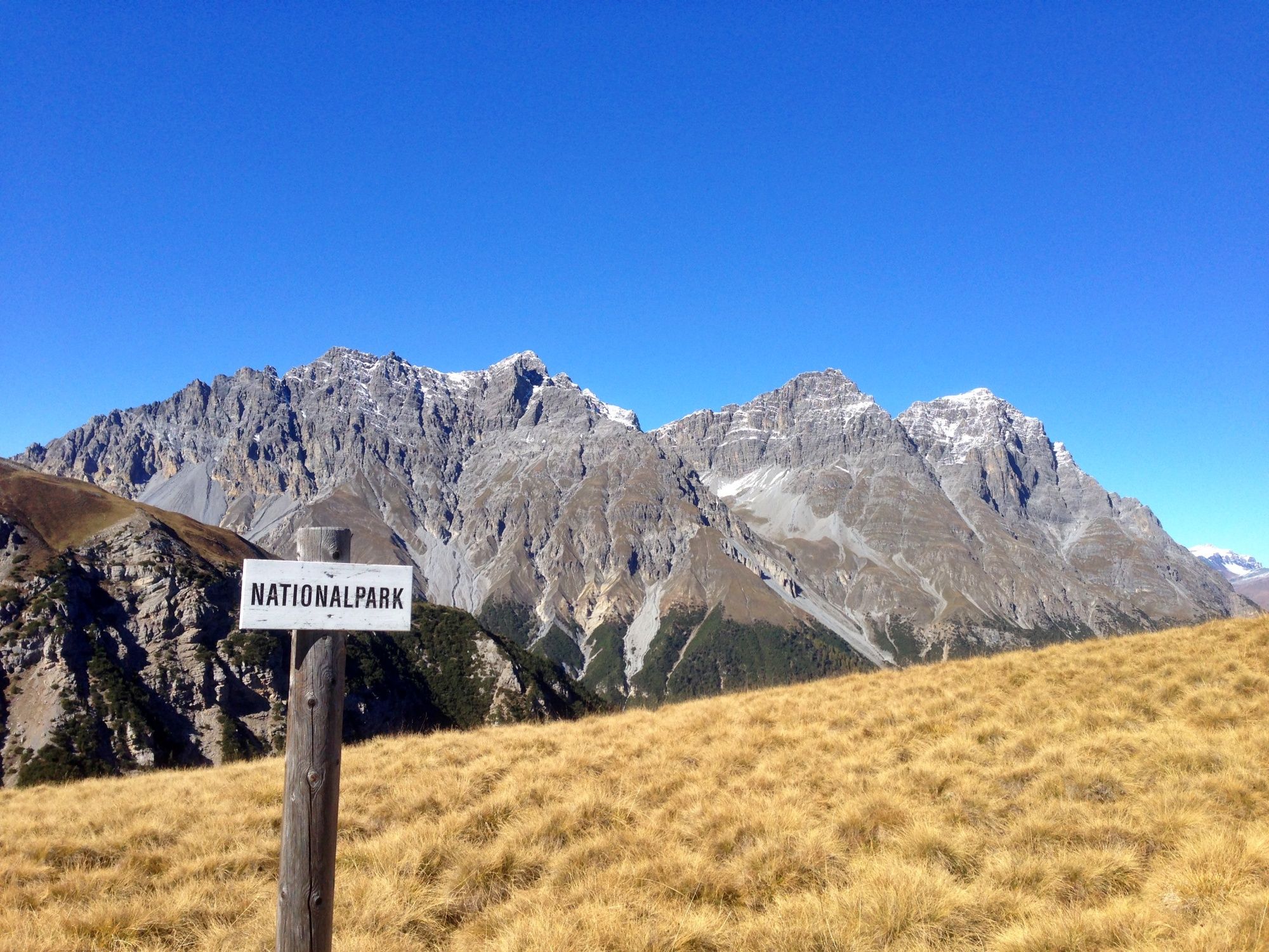 National park: impressive mountain landscape in Switzerland, ideal for outdoor activities in summer.