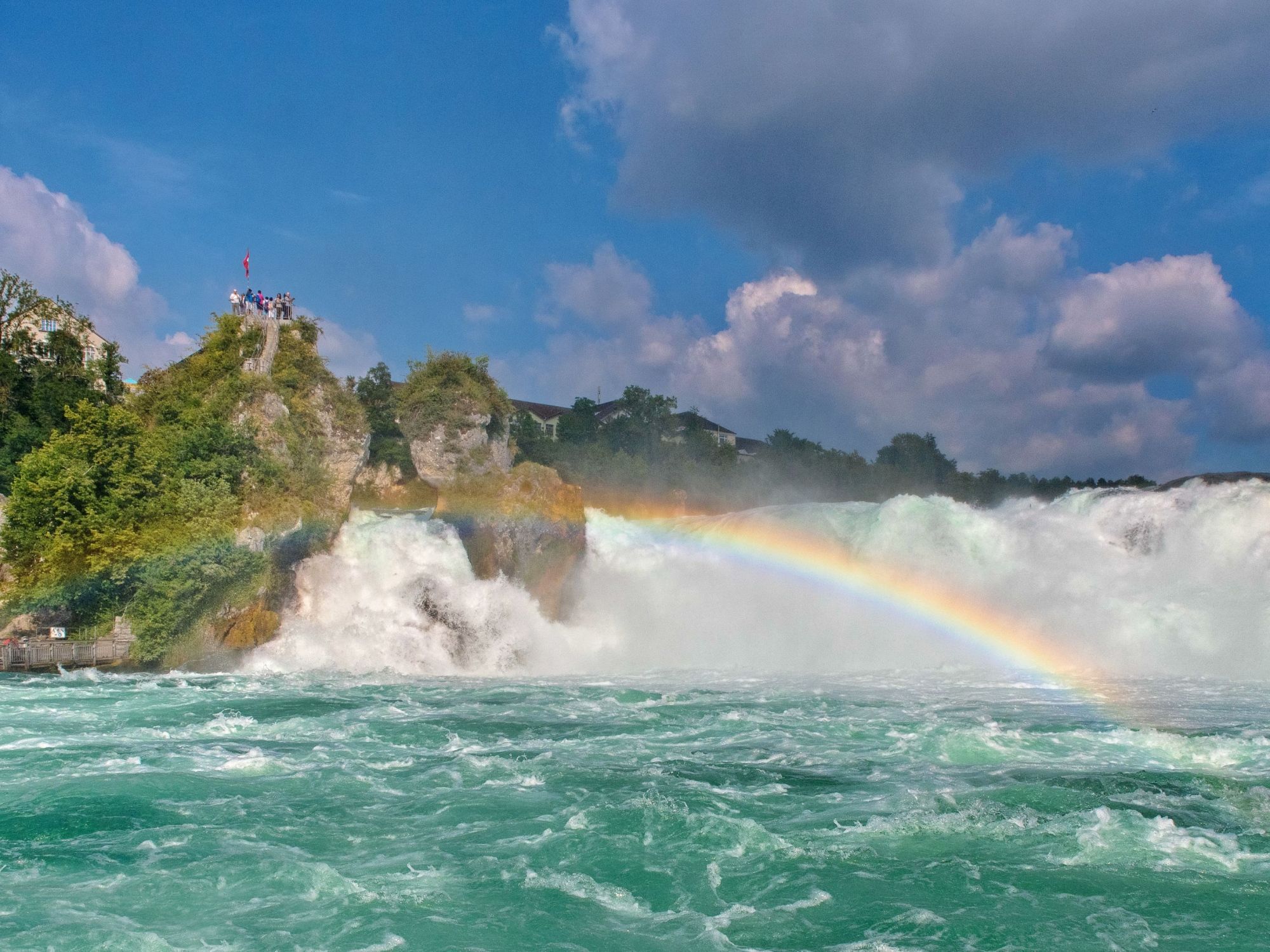 Rhine Falls: impressive waterfall near Zurich, tours for groups and families, experience nature.