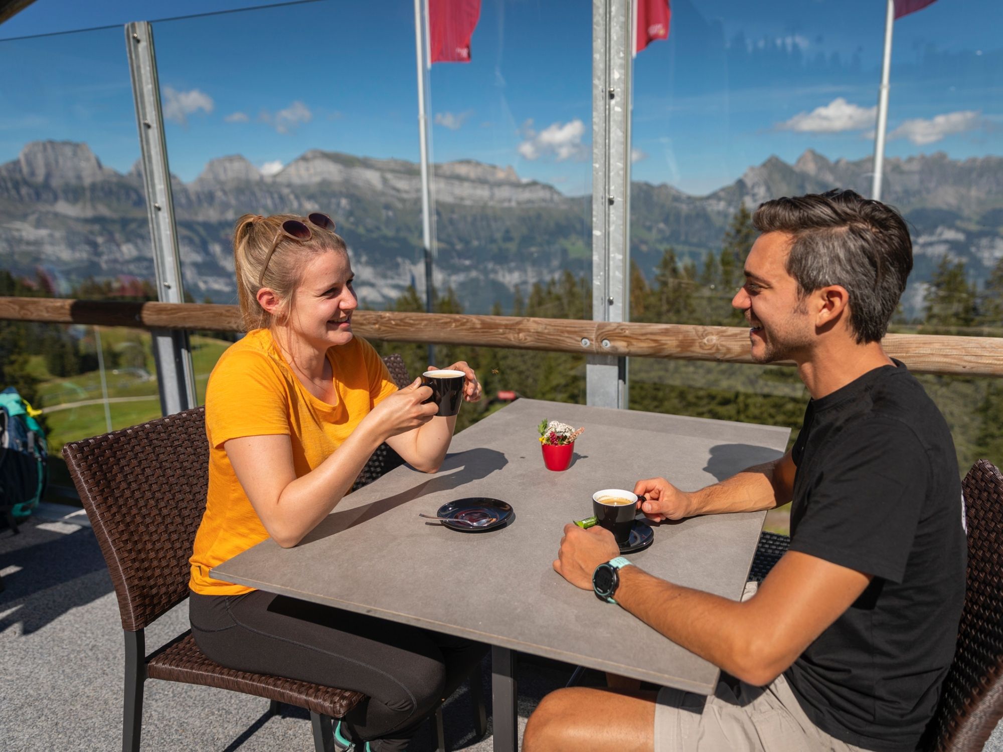 Dessert au restaurant de montagne : Randonnée culinaire Flumserberg avec vue sur les montagnes.