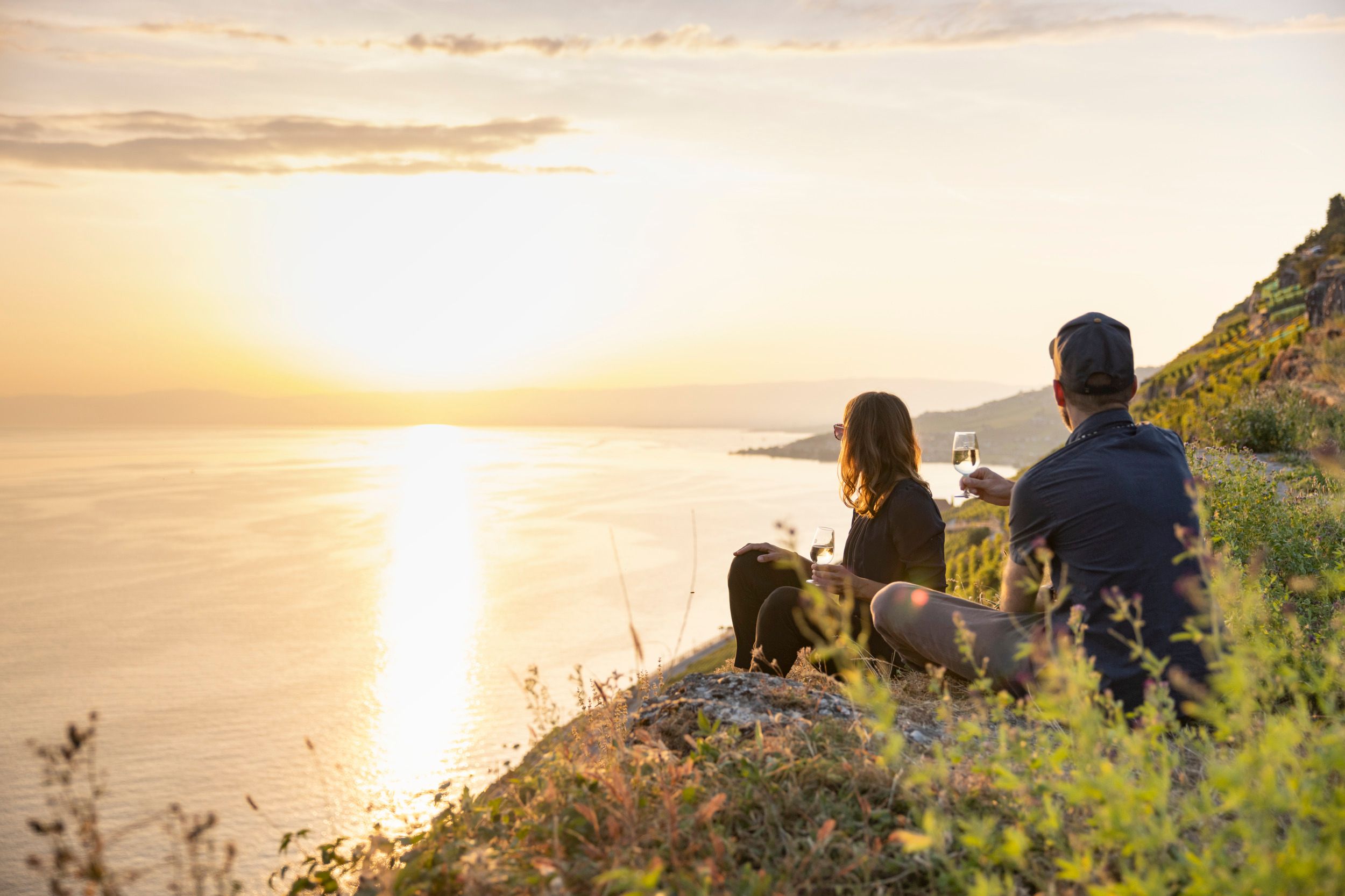 Lavaux : Détends-toi en admirant le coucher de soleil sur le lac Léman dans la région viticole de Lavaux.