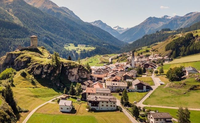 Il villaggio di montagna di Ardez (Foto: Grisons Freien Marco Hartmann)