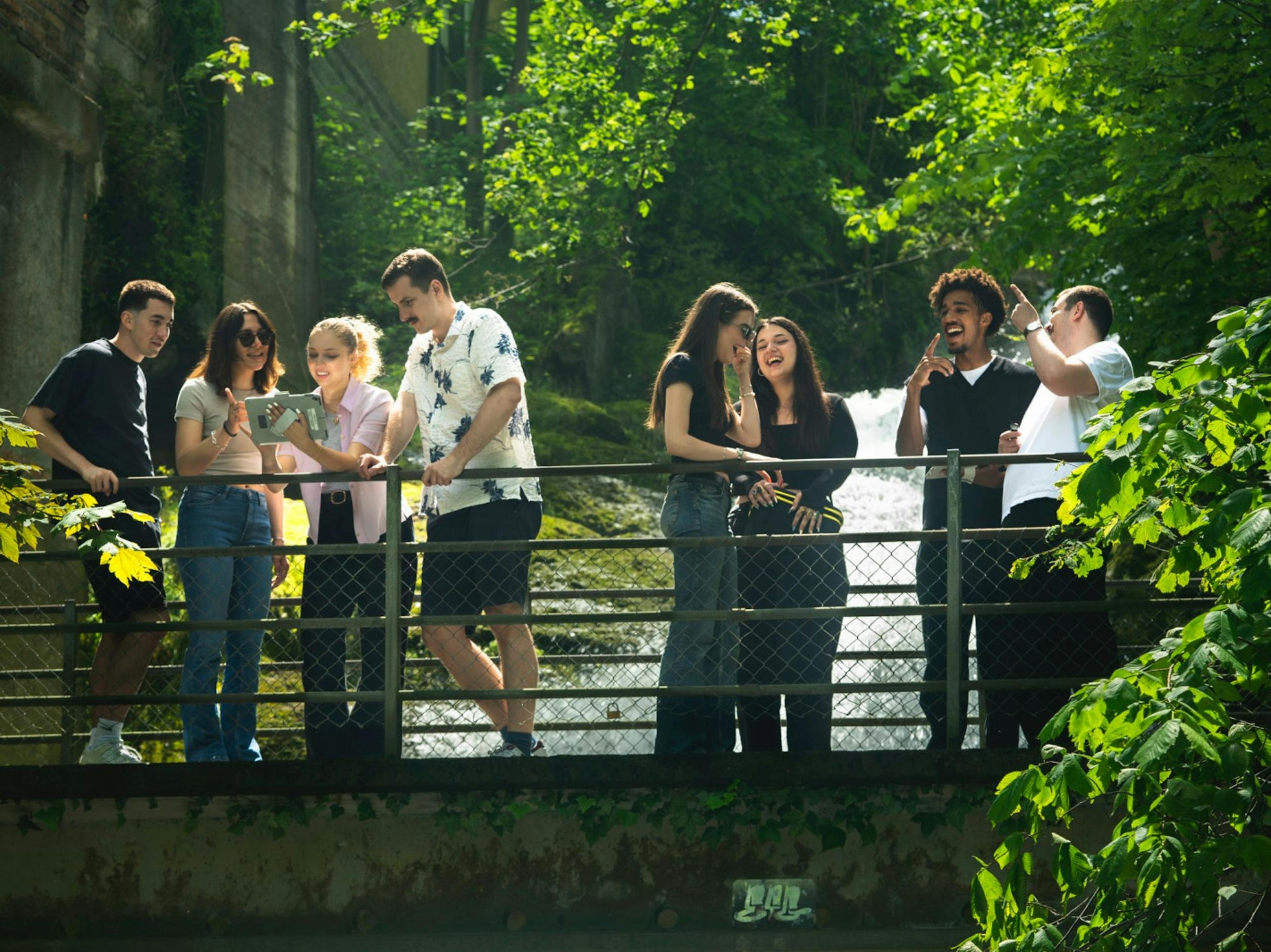 Экскейп-игра: команда в захватывающем приключении на природе, веселые игры для всех.