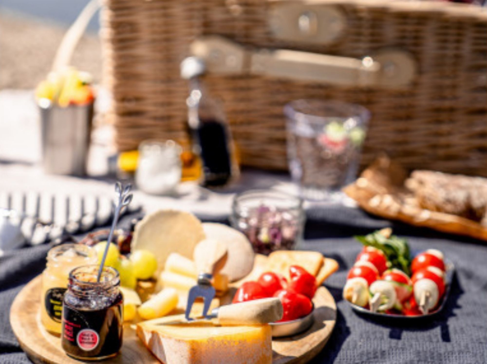 Picnic: delicious foods and fresh ingredients for an unforgettable family picnic in summer