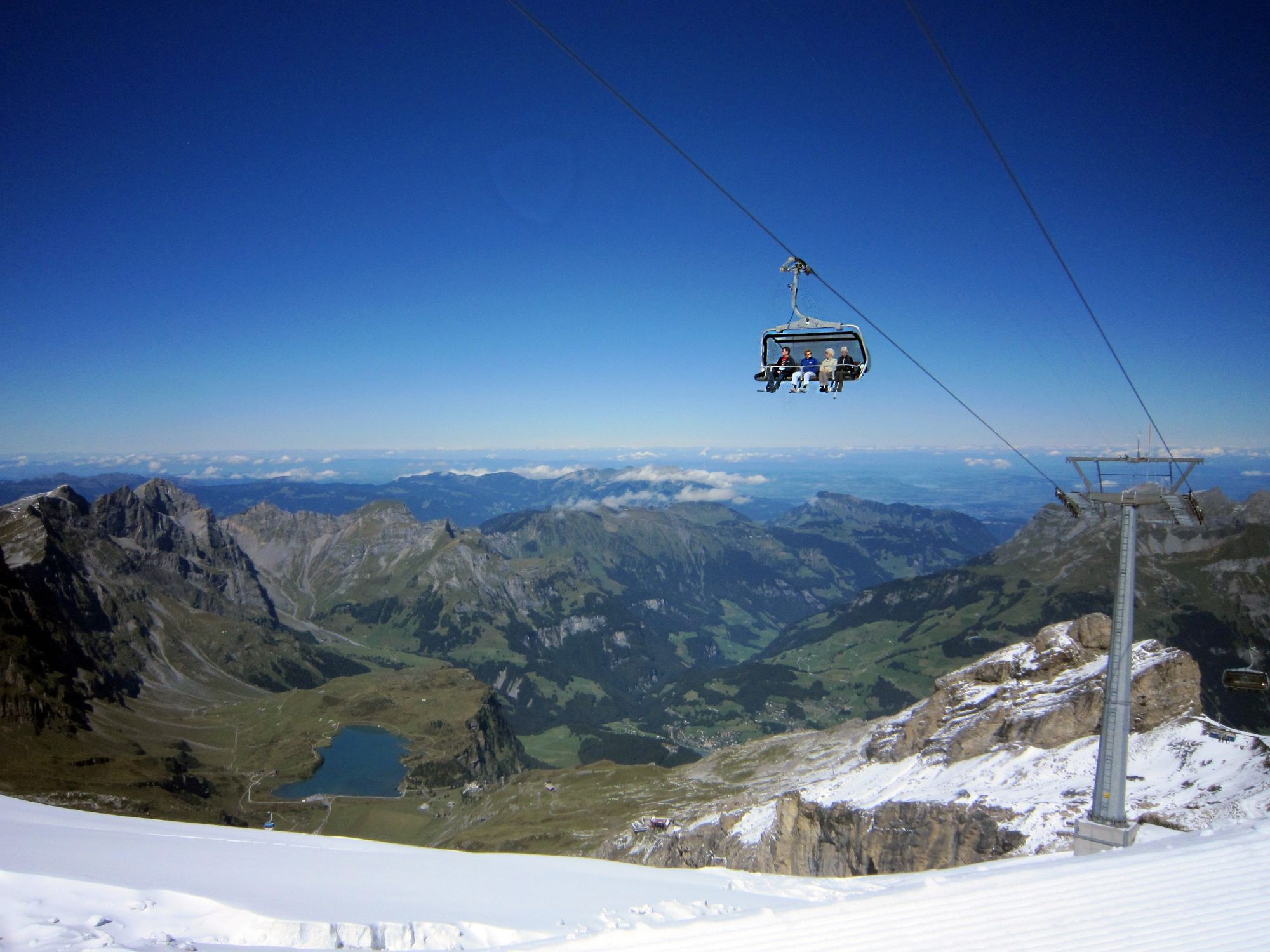 Ice Flyer: Vive o verão em Engelberg com vista para as montanhas e a deslumbrante natureza.
