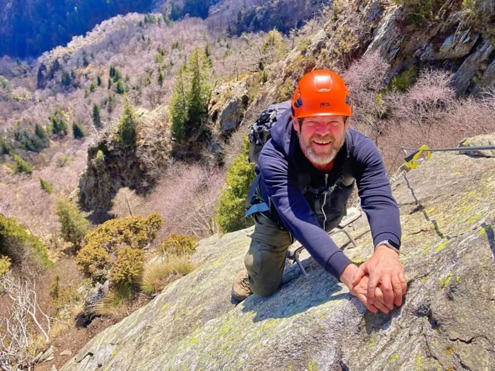 Klatrevæg Tessin: Klatring i klippe, spændende bjergeventyr i naturen.