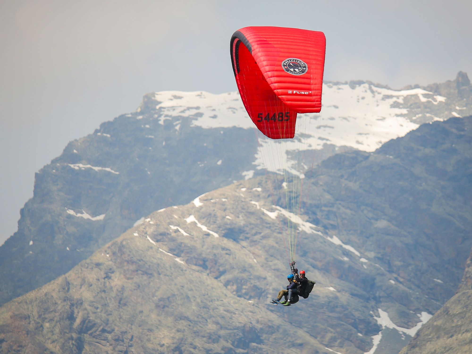 Paragliding i Engadin: Oplev flyvet med privat pilot højt over bjergene.