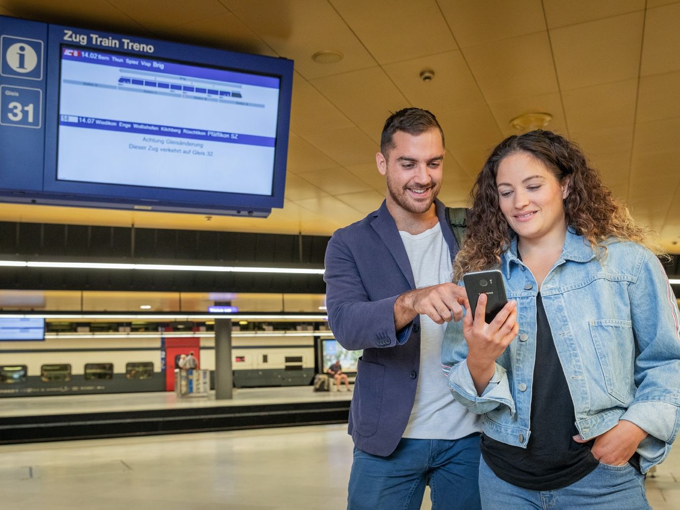 บัตรโซนที่สถานี: คนที่สถานีซื้อตั๋ว