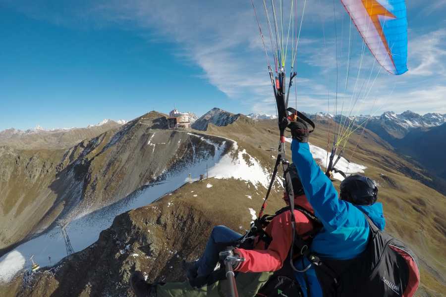 Vuelo de termalismo en Klosters con vistas a las montañas y el asombroso paisaje del Prättigau