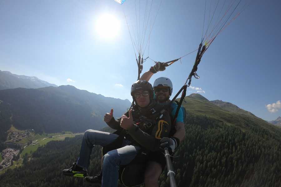 Paragliding v Davosu s úžasným výhledem na hory a přírodu.