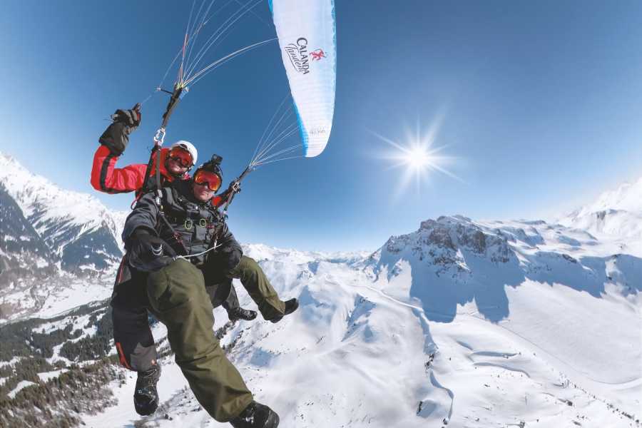 Voo de parapente em Davos: Viva as montanhas no inverno numa aventura inesquecível.
